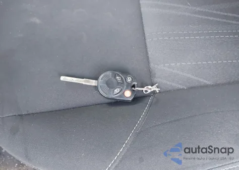 2015 Ford Focus Se z USA, uszkodzony, nr VIN 1FADP3F28FL229286